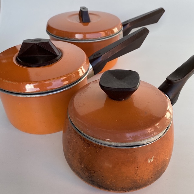 POTS n PANS, Orange w Black Handle Saucepan w Lid